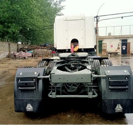 Top- HOWO 10 wielen trekkende tractor/trailerkop/tractortruck met een motorcapaciteit &gt; 8L