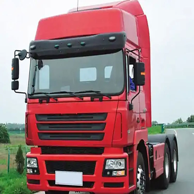 Chinese Chenglong H7 4X2 trekker vrachtwagen met een laadvermogen van 8,2 ton en GCC certificering