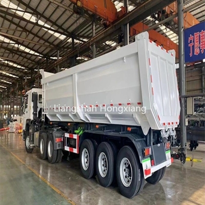 Dumptruck van 70 ton met zijdelingse kantwerper met hydraulisch systeem in 13500X3000X1550 mm