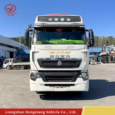 Shandong Sinotruk HOWO T7 trekkertruck met een dieselmotor aan de voorzijde en 12.00r20 banden