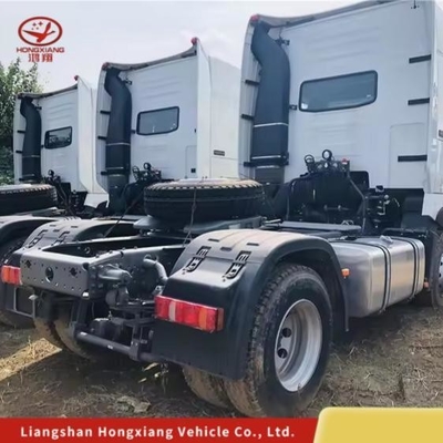 Hot HOWO T7 6X4 methaan trekker vrachtwagen motor Vermogen&gt; 8L en 1 jaar service na verkoop