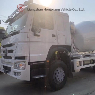3.5m3 Kleine gearticuleerde zelflaadende betonmengtruck met 4 assen en handgewijze venster