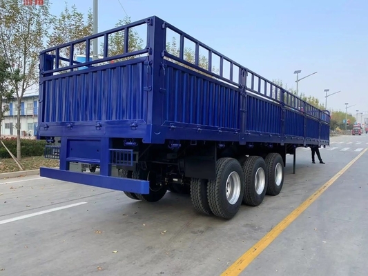Semi-trailer met 3 assen van het type van de hoge zijkant hek palen transport
