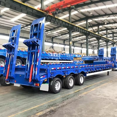 Zelfdompende laagbed-trailer met een laadvermogen van 120 ton en een zelfdompende functie