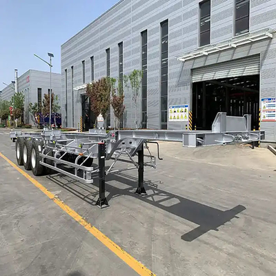 Zelfdumpingcontainerchassis voor vervoer door middel van een dubbellijnsremsysteem met immobilisatie